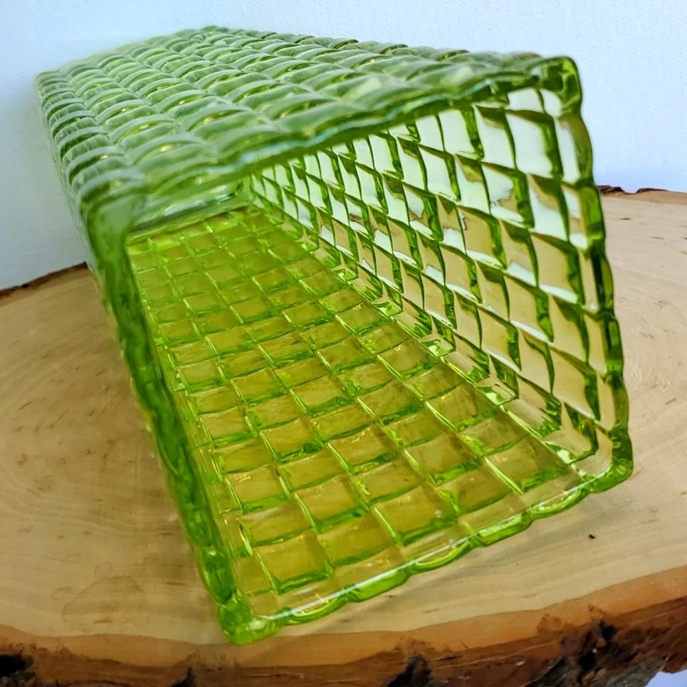 Vintage Textured Light Green Color Square Vase - Picture 3 of 9